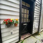 Modern On Bryggen Walking Distance To Everything!