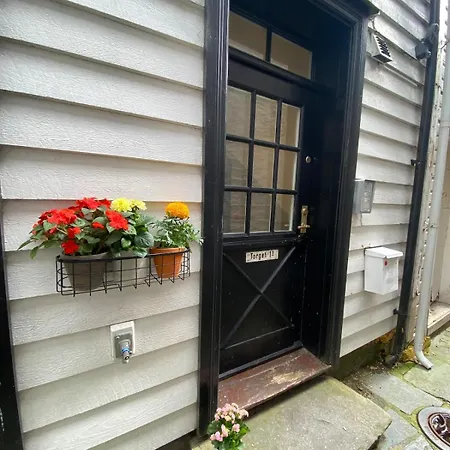 Modern On Bryggen Walking Distance To Everything!
